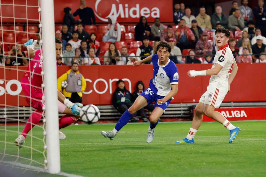 Sevilla dă lovitura împotriva unui Atletico Madrid extrem de tânăr Sevilla dă lovitura împotriva unui Atletico Madrid extrem de tânăr
