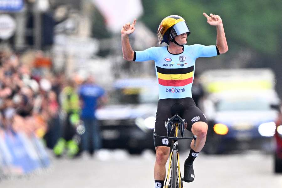 Evenepoel celebra su nuevo título mundial