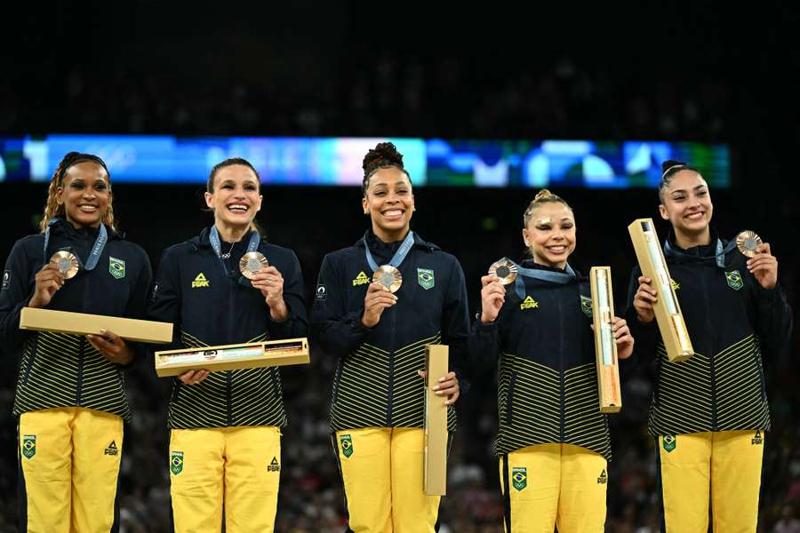 Brasil faz história e conquista bronze por equipes na ginástica artística feminina