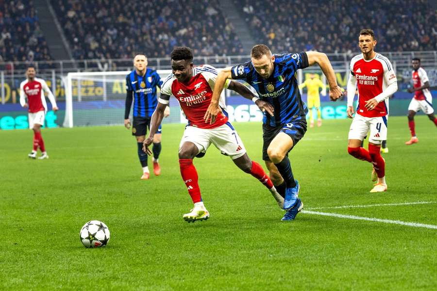 Arsenal's Bukayo Saka and Inter's Piotr Zielinski in action during the 2024/25 Champions League match