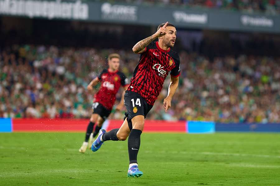 Dani Rodríguez celebra un gol con el Mallorca.