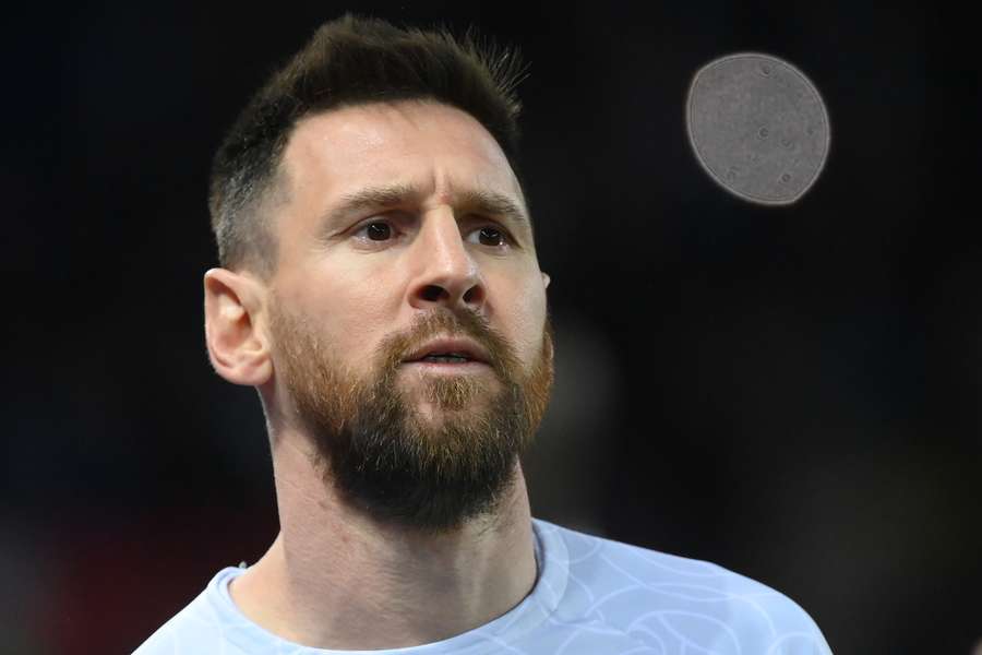 Il nome di Messi è stato fischiato da alcuni tifosi del PSG al momento dell'annuncio delle squadre prima della sconfitta casalinga per 1-0 contro il L