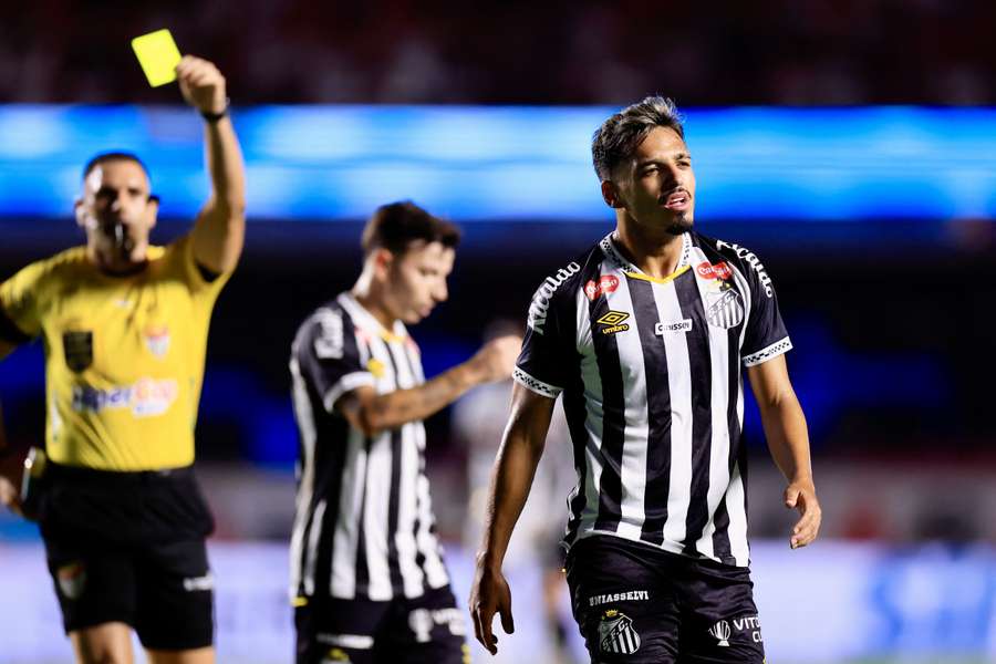 Gabriel Menino foi expulso ainda no primeiro tempo Gabriel Menino foi expulso ainda no primeiro tempo