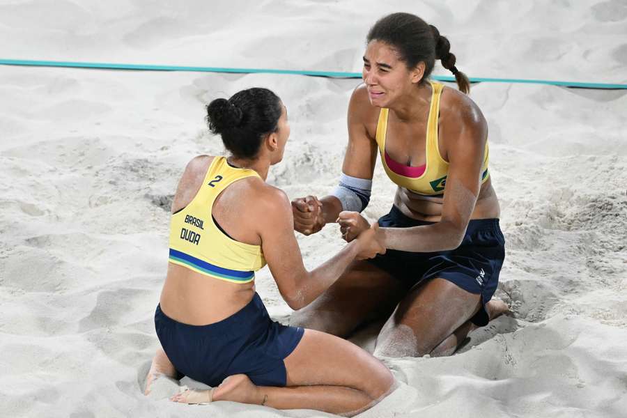 Ana Patricia y Duda, emocionadas tras lograr el pase a la final.