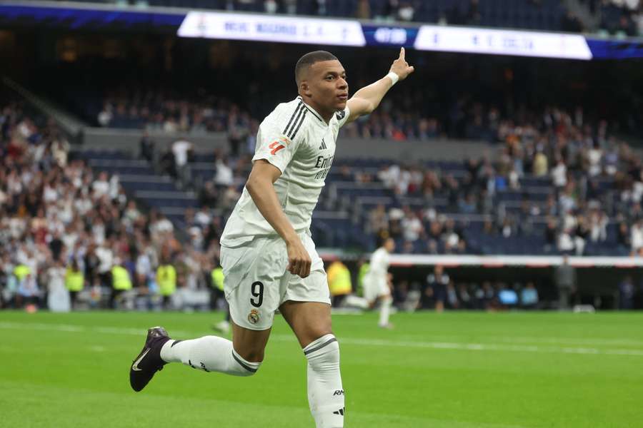Mbappé fez um gol em cada tempo na vitória merengue