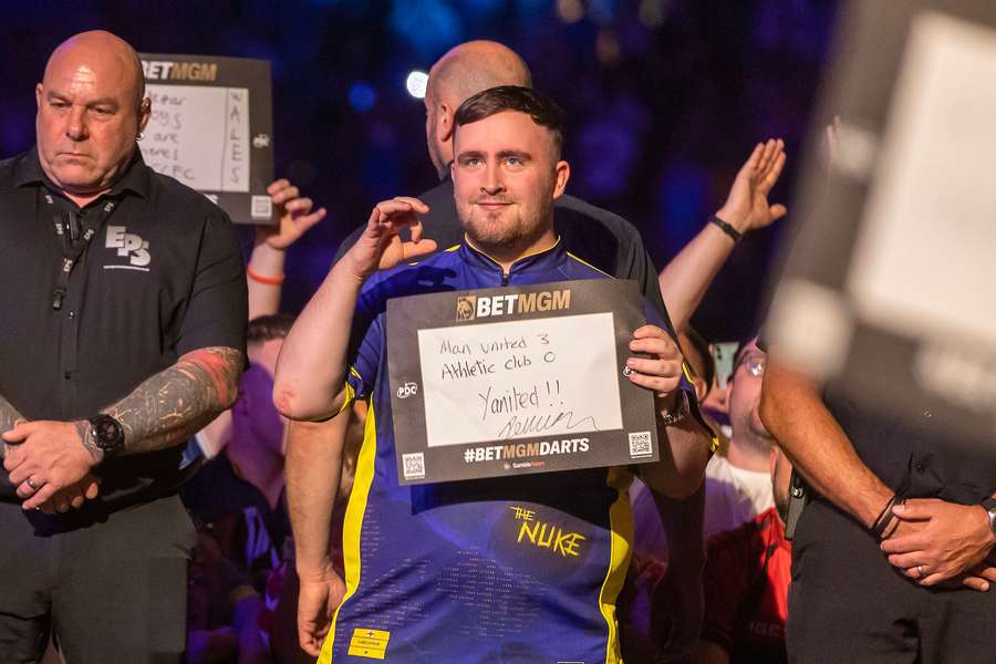 Luke Littler vor seinem Halbfinal-Walk-on.