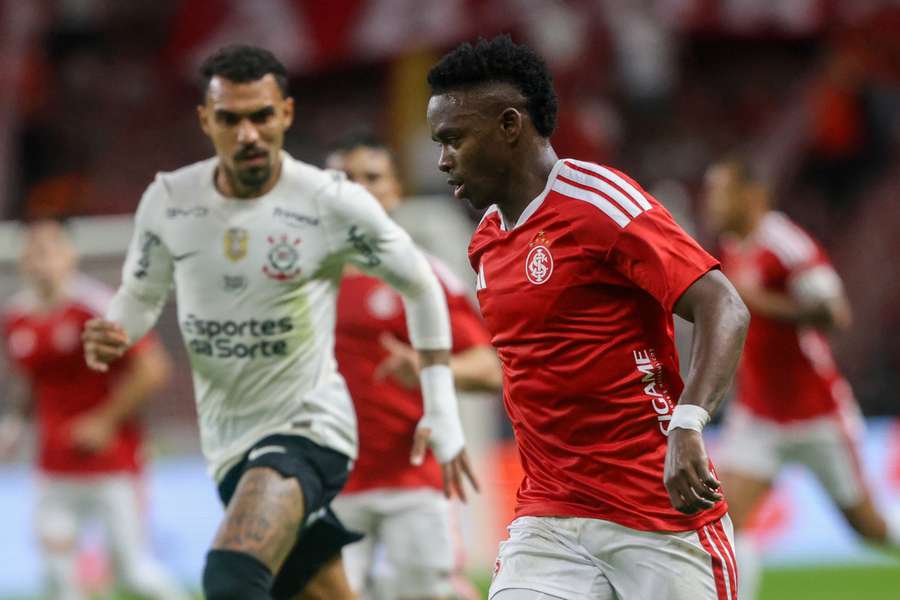 Internacional e Corinthians decidem a classificação na quinta-feira (6) Internacional e Corinthians decidem a classificação na quinta-feira (6)