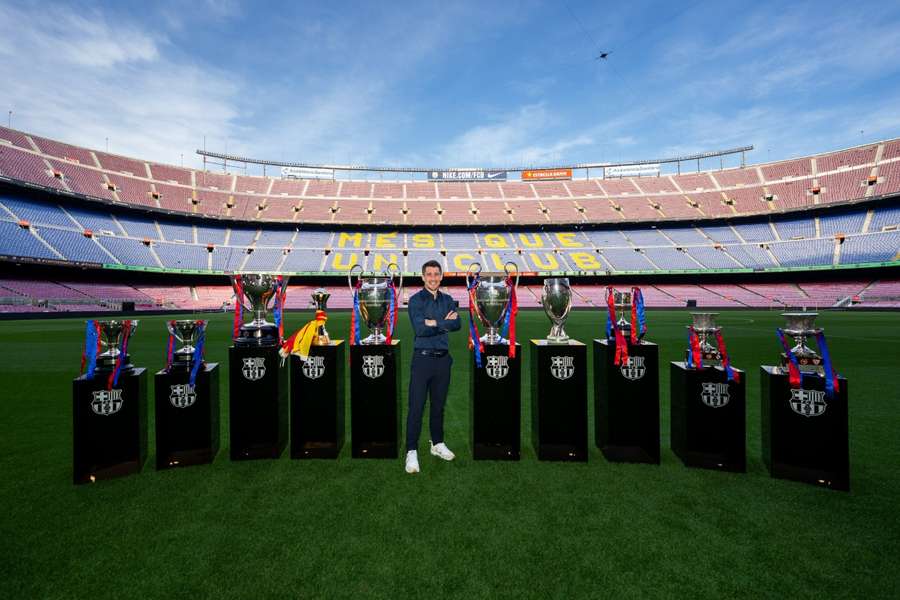 Bojan Krkic con sus trofeos en el Camp Nou