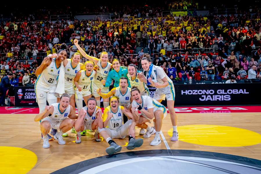Las jugadoras del Hozono Global Jairis celebran su billete para la final