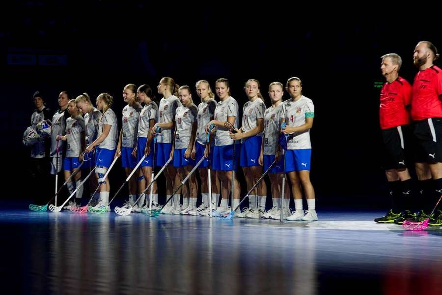 Florbalistky budou doma útočit na svou teprve třetí medaili v historii.