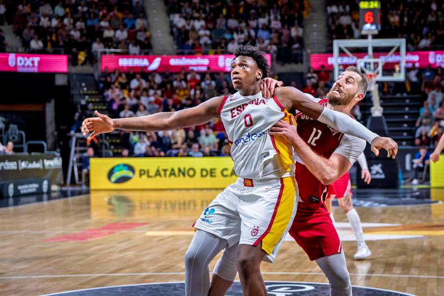 Great Osobor protege un balón antes de lesionarse Great Osobor protege un balón antes de lesionarse