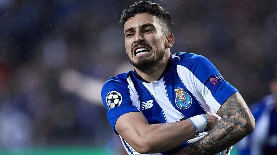 Alex Telles foi fundamental nos dragões