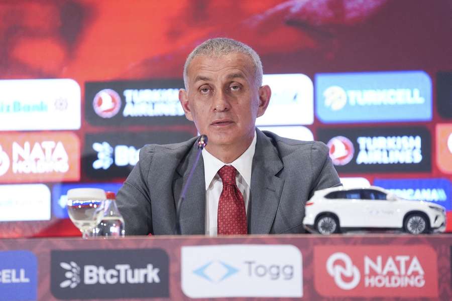 Ibrahim Haciosmanoglu auf einer Pressekonferenz im Juni Ibrahim Haciosmanoglu auf einer Pressekonferenz im Juni