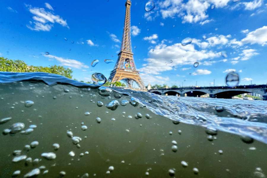 O Sena corta a capital francesa