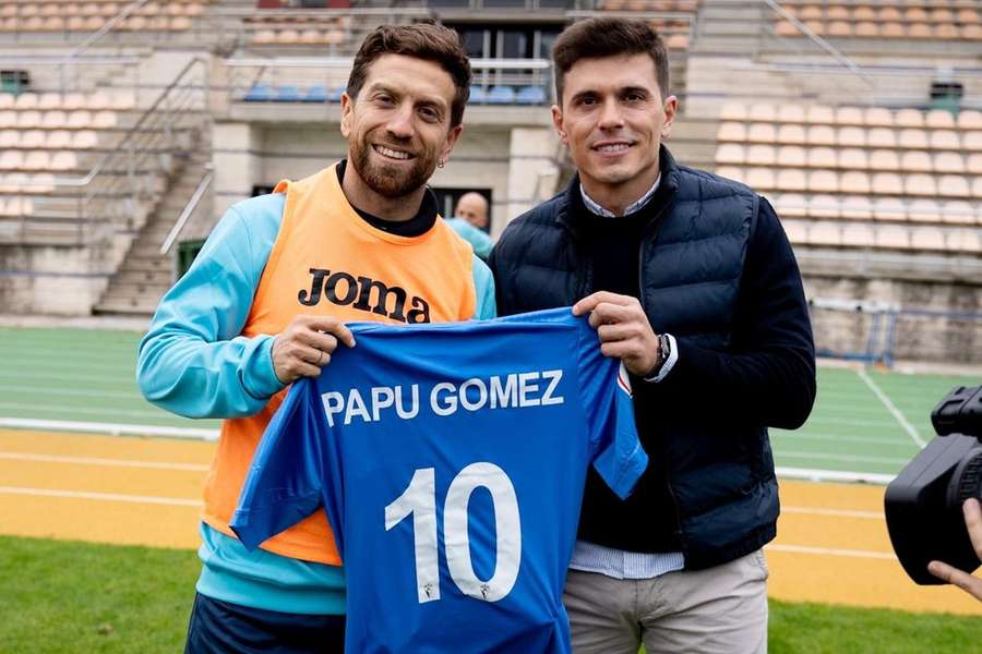 Papu Gómez recebeu recordação