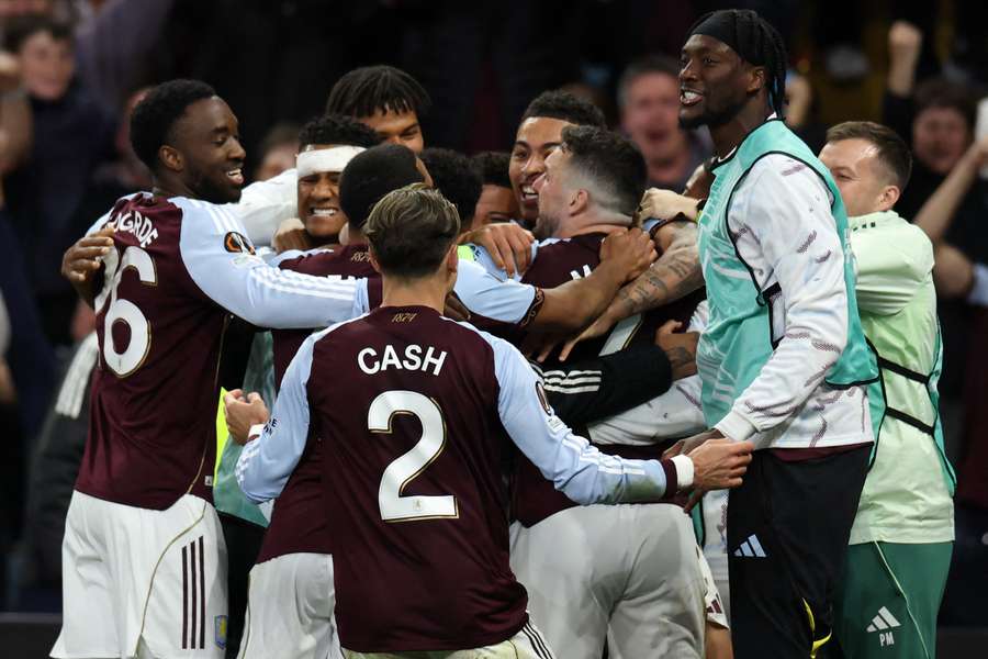 Aston Villa zvládla anglickú semifinálovú konfrontáciu. 