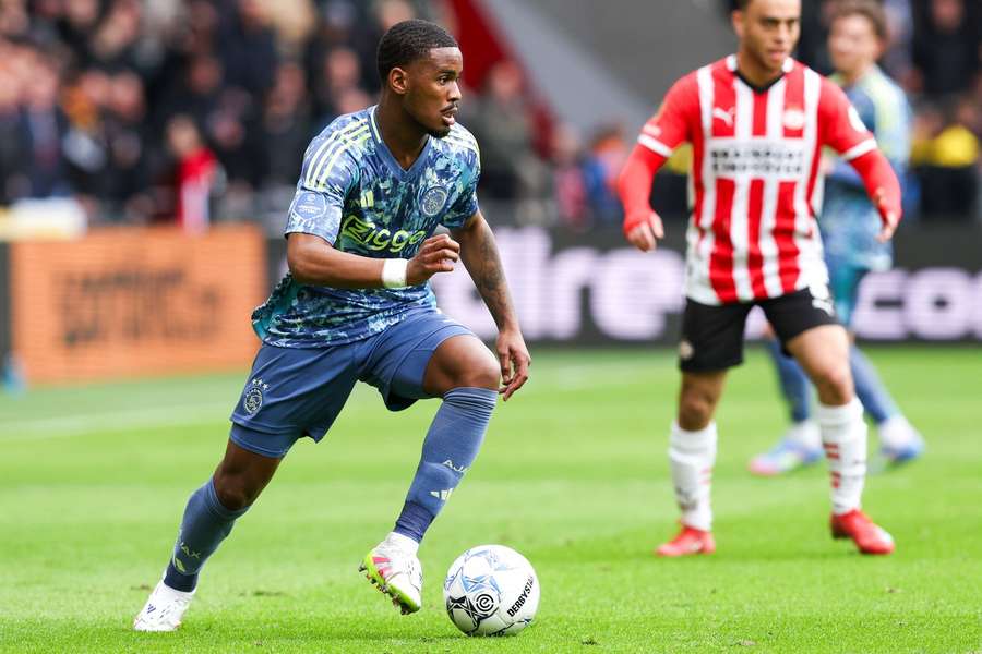 Ajax defender Hato makes choice between Arsenal and Chelsea Ajax defender Hato makes choice between Arsenal and Chelsea
