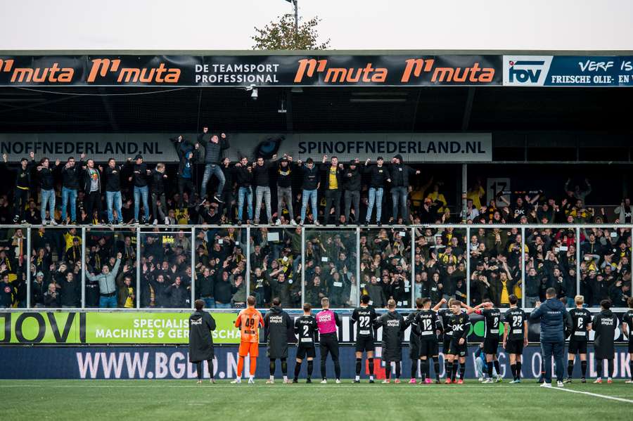 NAC Breda met de uitsupporters in de wedstrijd bij SC Cambuur in Leeuwarden