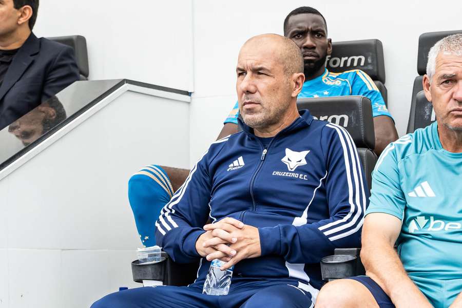 Leonardo Jardim durante jogo entre Santos e Cruzeiro, na Vila Belmiro Leonardo Jardim durante jogo entre Santos e Cruzeiro, na Vila Belmiro