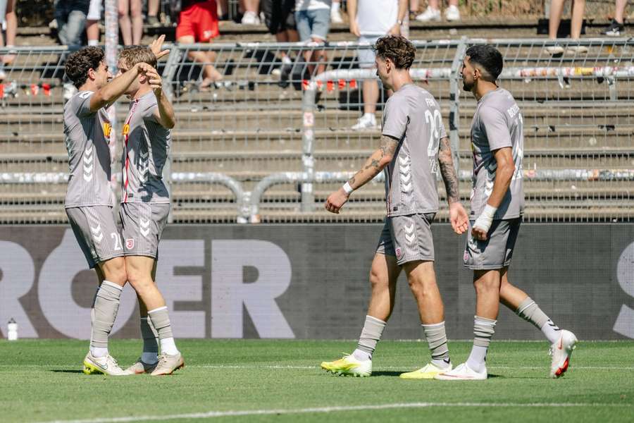 Regensburg schenkte Viktoria Köln fünf Tore ein Regensburg schenkte Viktoria Köln fünf Tore ein