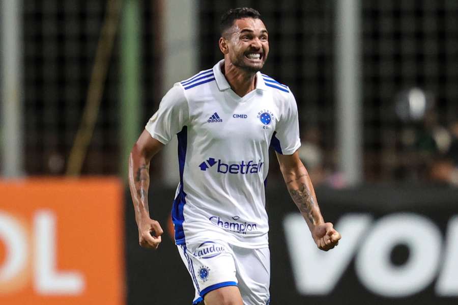 Gilberto entrou na segunda etapa para deixar mais dois no placar