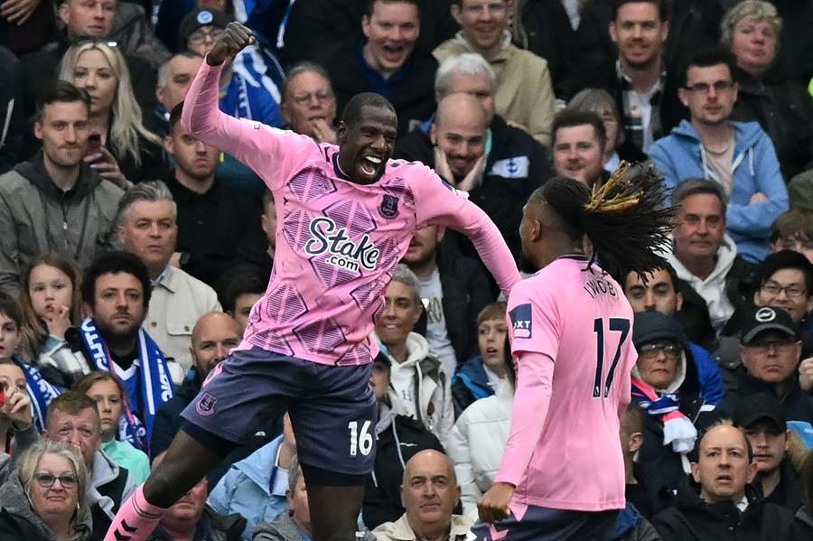 Ein begeisterter Abdoulaye Doucouré nach seinem Führungstor in Brighton.