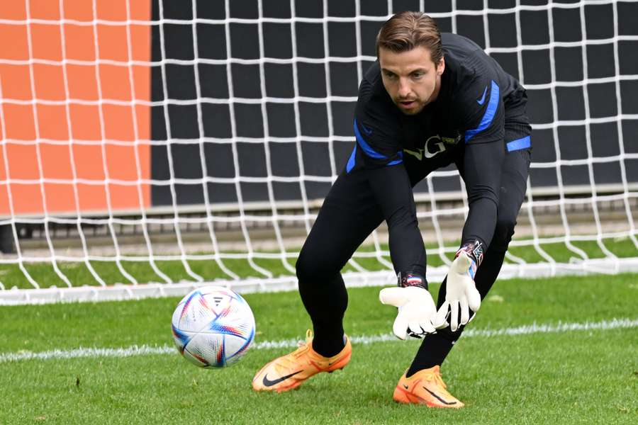 Tim Krul tijdens een trainingssessie van het Nederlands elftal op de KNVB Campus op 4 juni 2022