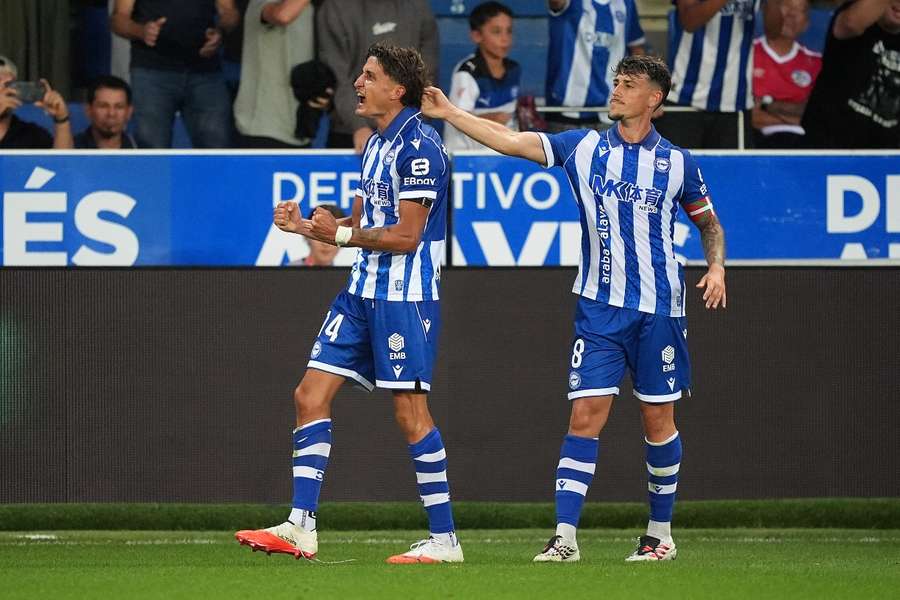 Nahuel Tenaglia celebra su gol con el Alavés Nahuel Tenaglia celebra su gol con el Alavés