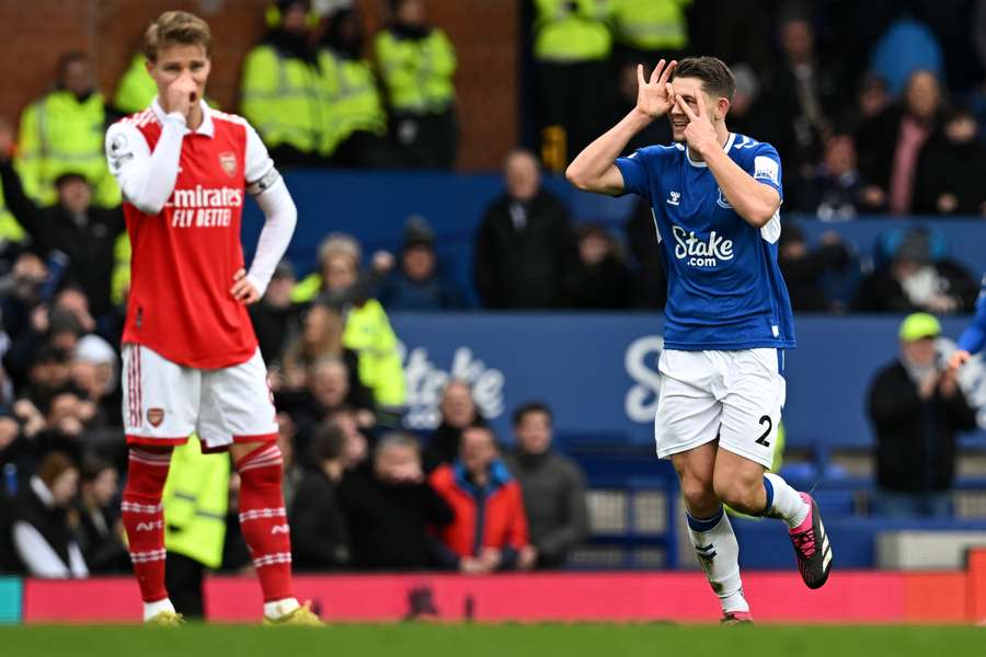 Tarkowski fez o gol da vitória do Everton sobre o Arsenal