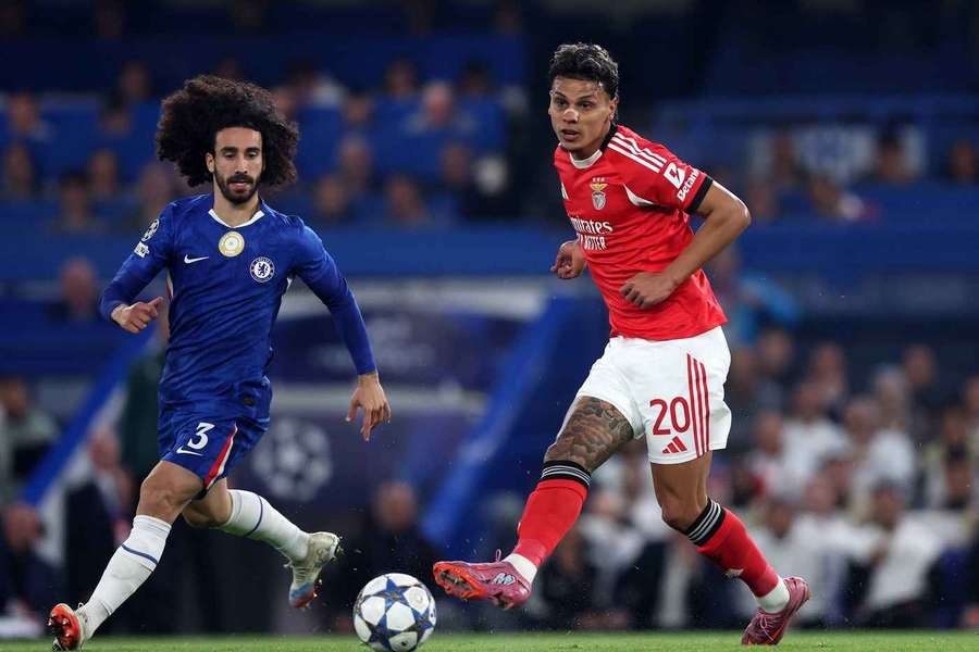 Richard Ríos em ação diante do Chelsea