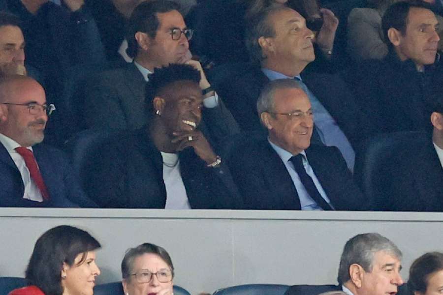 Vini acompanhou a partida na Tribuna de Honra do Bernabéu