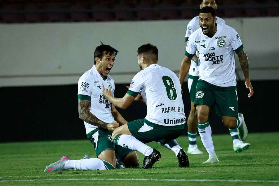 Goiás briga diretamente pelo acesso
