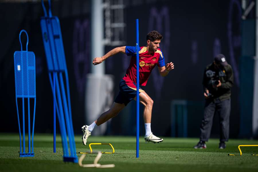 Sergi Roberto bereitet sich im Training intensiv auf den El Clasico vor.
