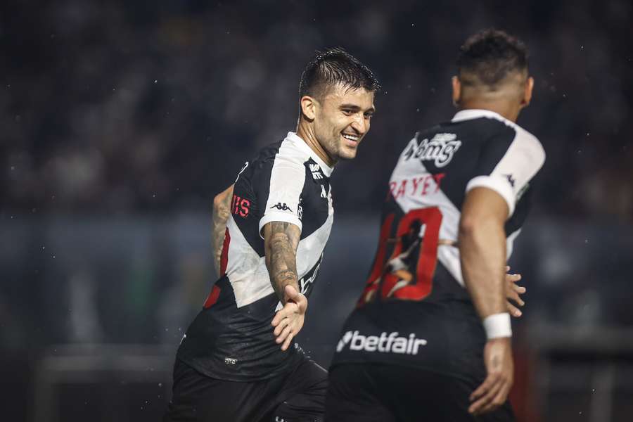 Vasco segue sem perder no Carioca