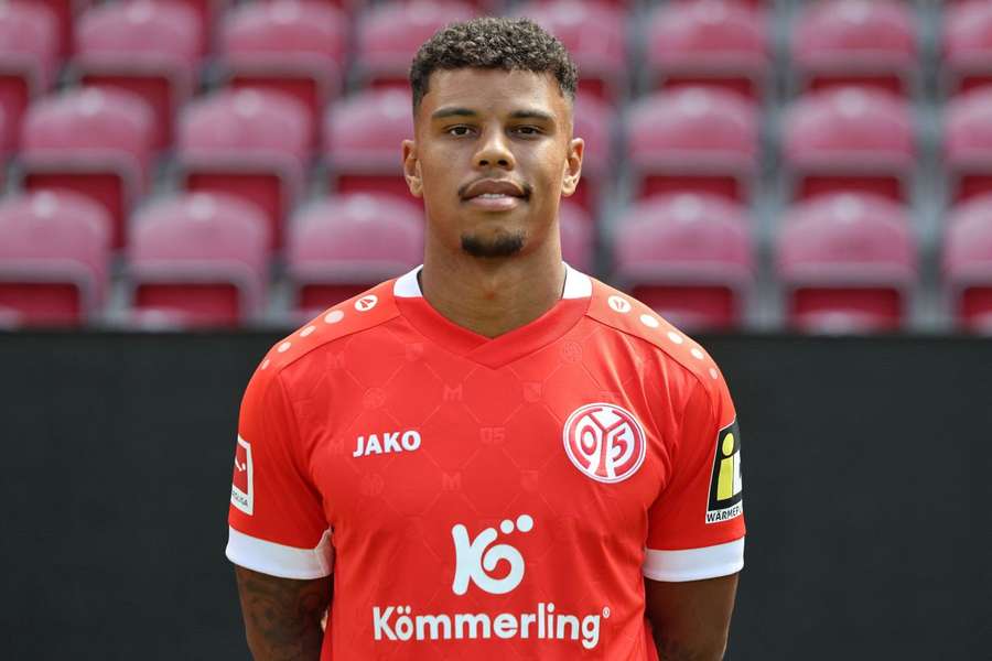 Novo reforço Königsdörffer com a camisola do Mainz