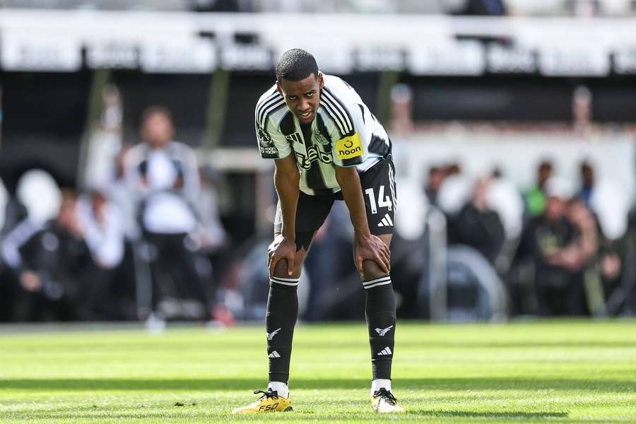 El Newcastle responde a Isak
