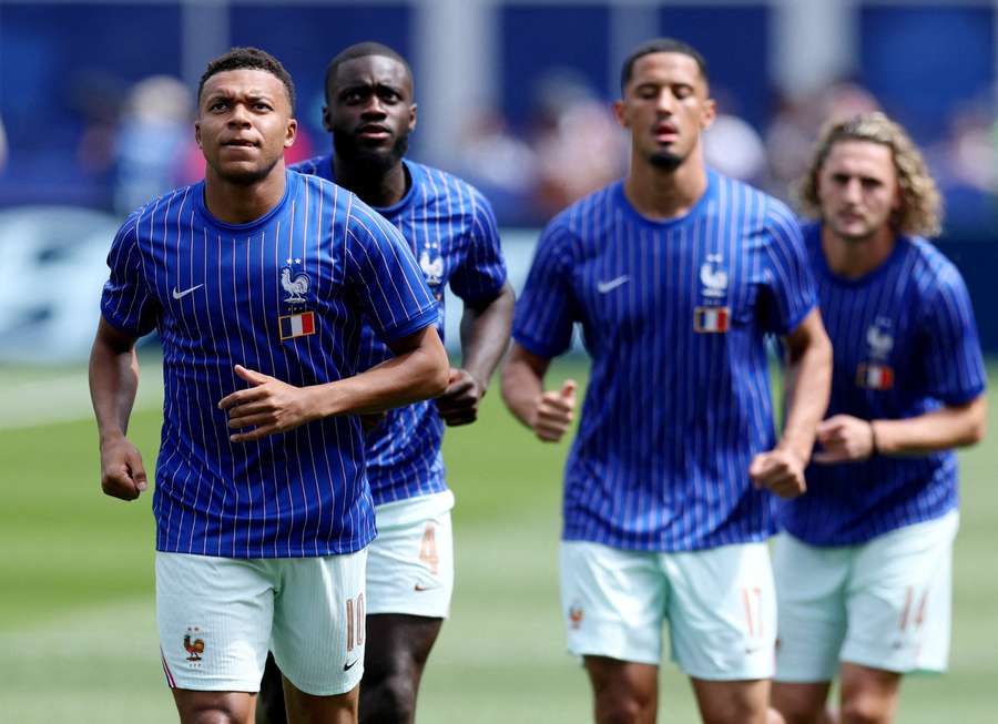 I giocatori della Francia nel riscaldamento I giocatori della Francia nel riscaldamento