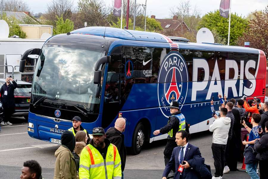 PSG-Bus nach Champions-League-Spiel in Bilbao attackiert PSG-Bus nach Champions-League-Spiel in Bilbao attackiert