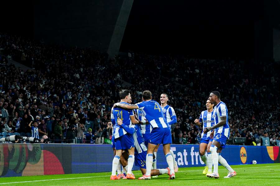 FC Porto segue na liderança