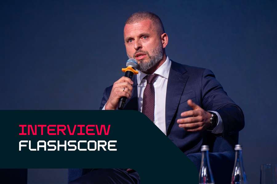 Matvii Bidnyi s'exprimant lors d'un événement