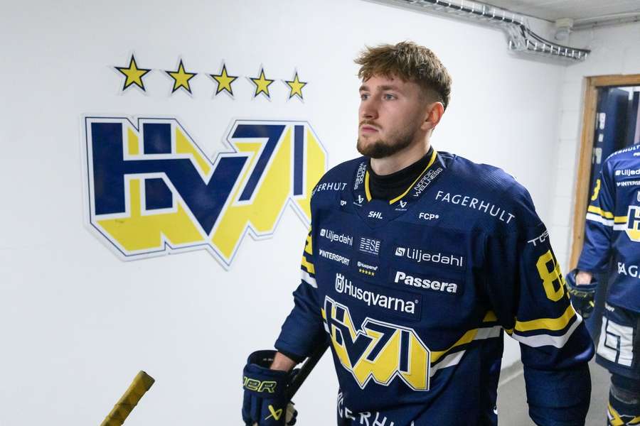 Regenda zažil debut za HV71. Regenda zažil debut za HV71.