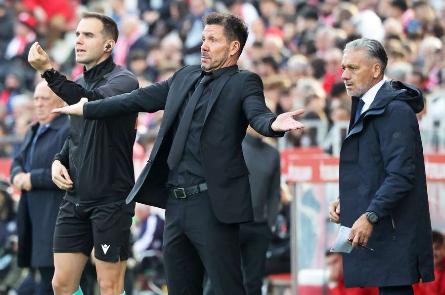 Diego Simeone no banco do Atlético Madrid