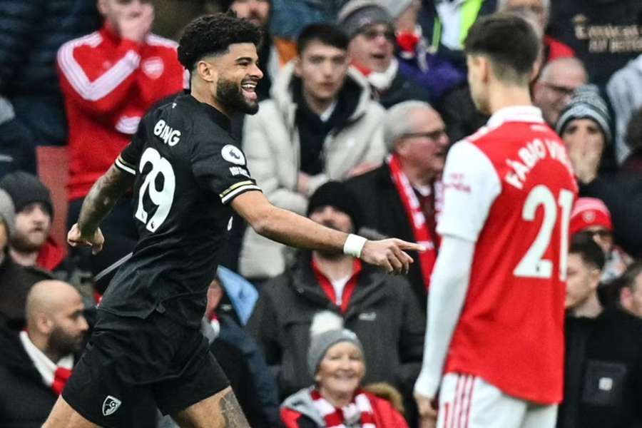 Billing celebrates his goal