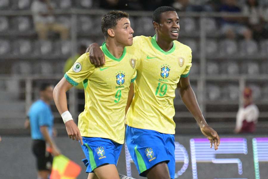 Deivid Washington e Ricardo Mathias marcaram na vitória do Brasil