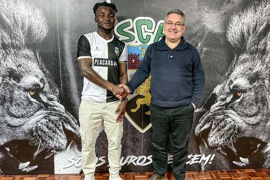 Sapara volta a vestir as cores do Farense