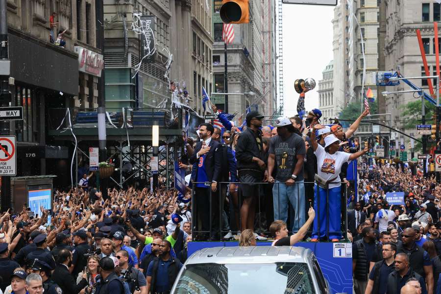 Les joueurs ont entraîné une foule immense dans les rues de New York lors de la plus grande parade de l’histoire de la ville