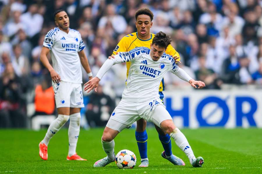 Giorgi Gocholeishvili battle for the ball with Brondby's Noah Nartey