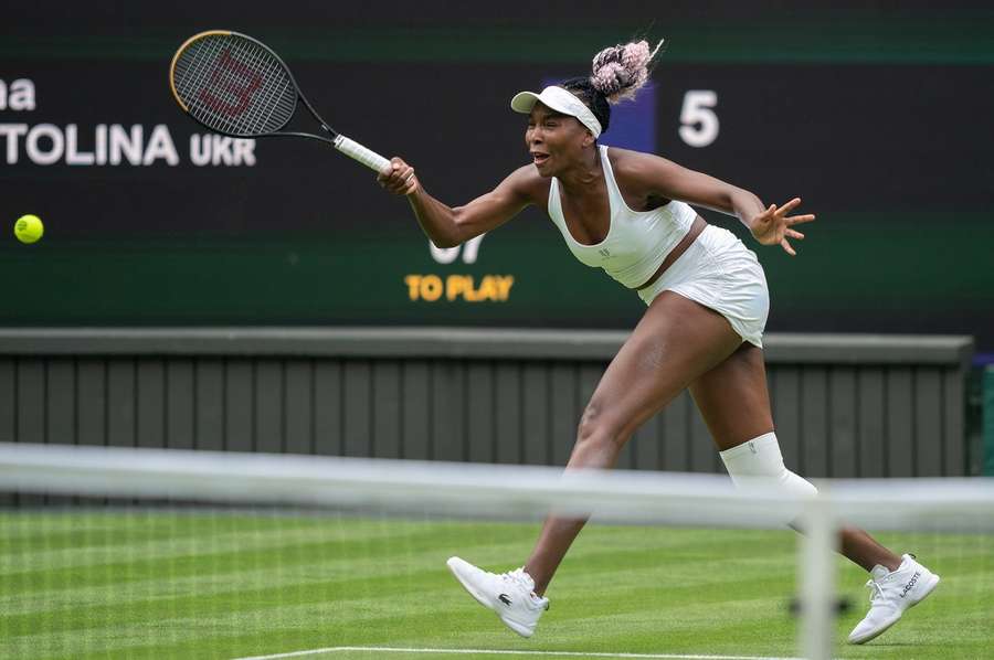 Venus Williams foi derrotada em Wimbledon por Elina Svitolina, por 6-4 e 6-3