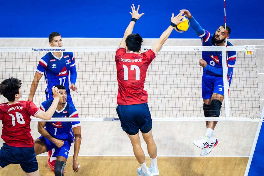 Earvin Ngapeth et les Bleus frappent d'entrée.