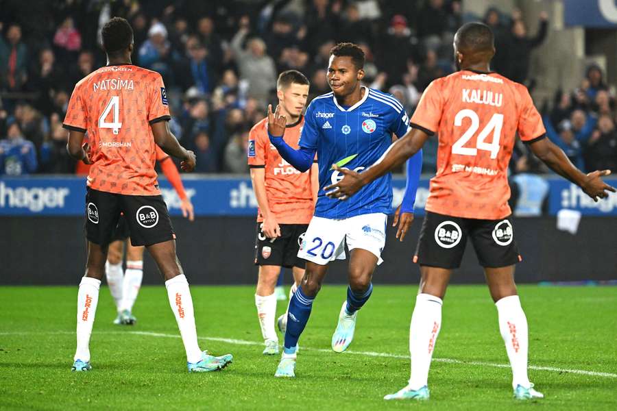 Habib Diallo celebrates his goal